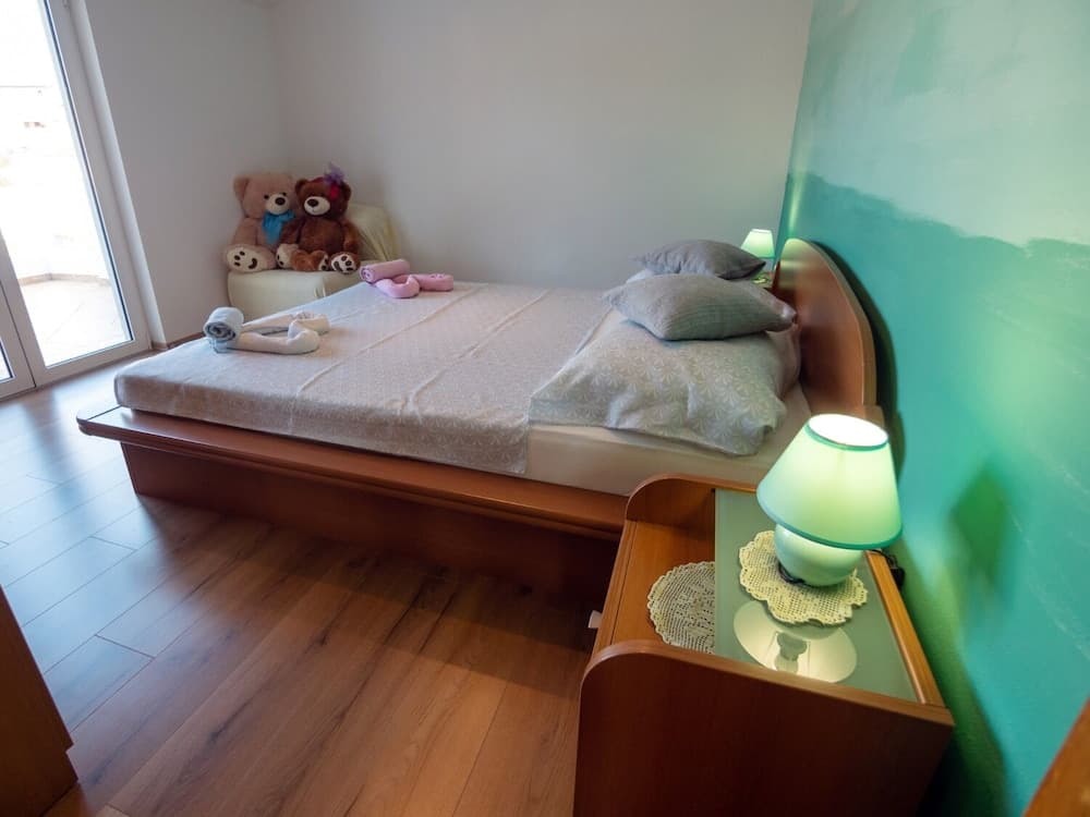 Suzy - 80m From the sea - A2 Četvorka