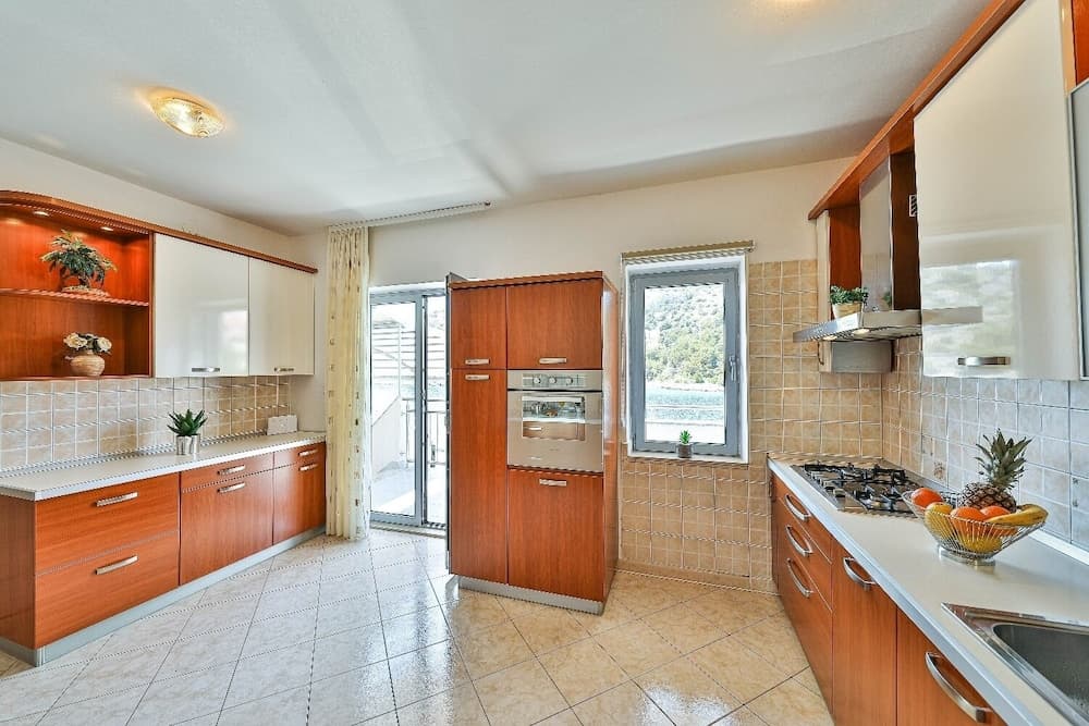 Peros - Heated Pool - H