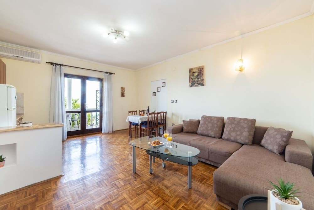 More - 60m From the sea - A1 Citron