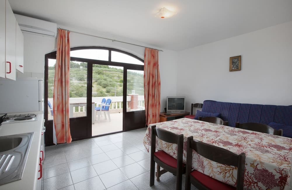 Star - With Swimming Pool - A4 Lavanda