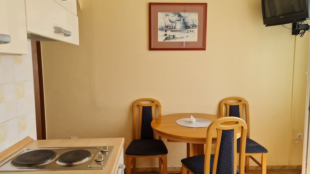 Dami - 100m From the sea - A4 Wind