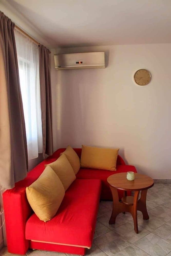 Nenad - With Pool - A2