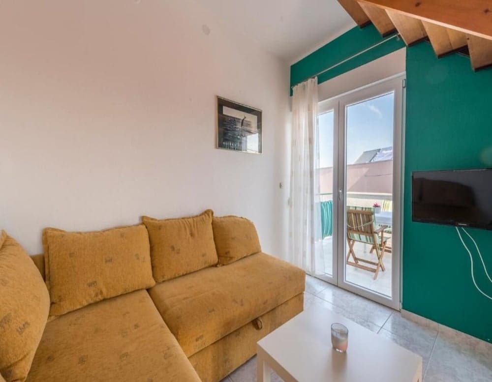 Muvil - 100 m From the sea - A2 -zeleni