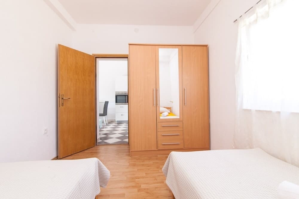 Villa Vinko - With Four Rooms - H