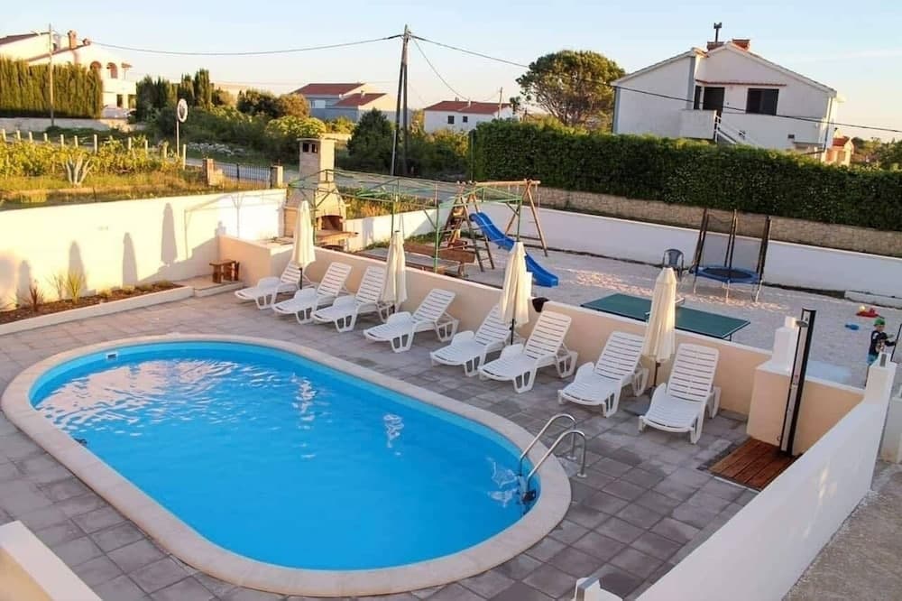 Nenad - With Pool - SA3