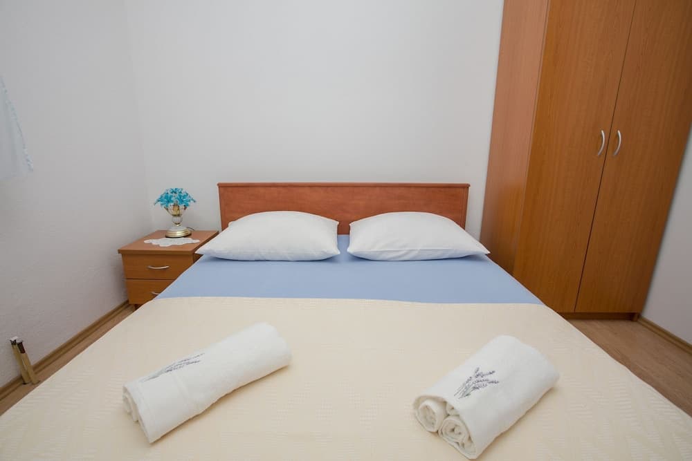 Petar - Free Parking - A2