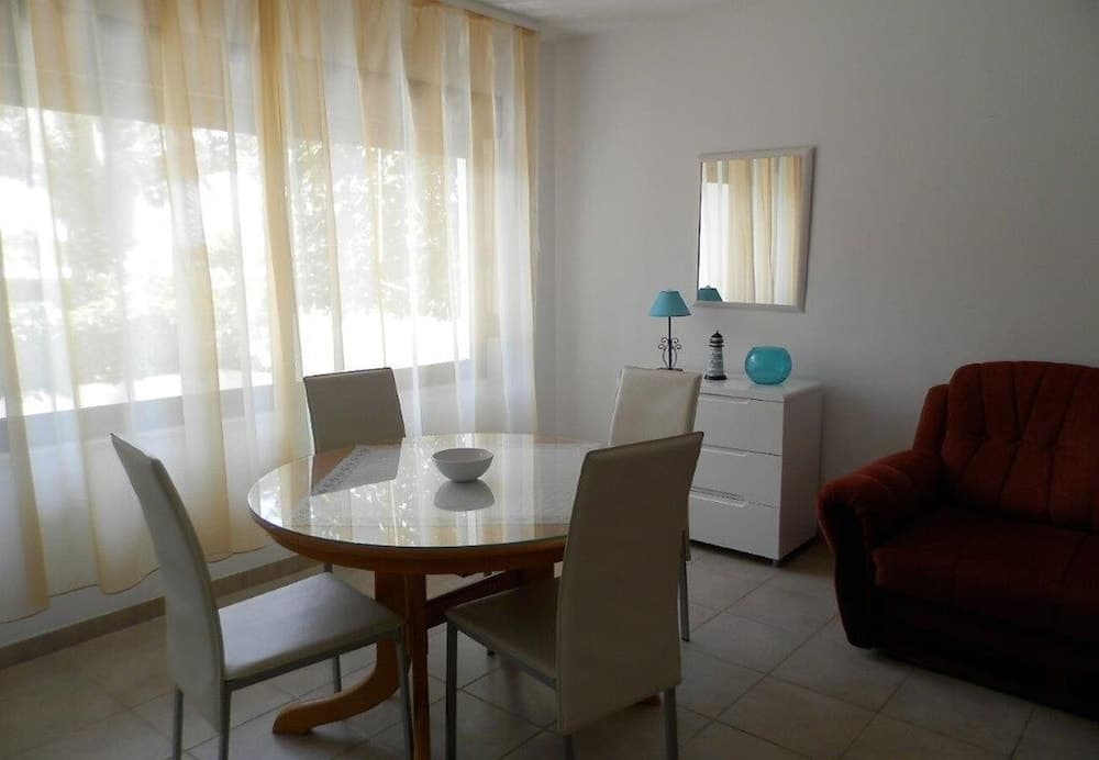 Igor -10 m From Beach - H