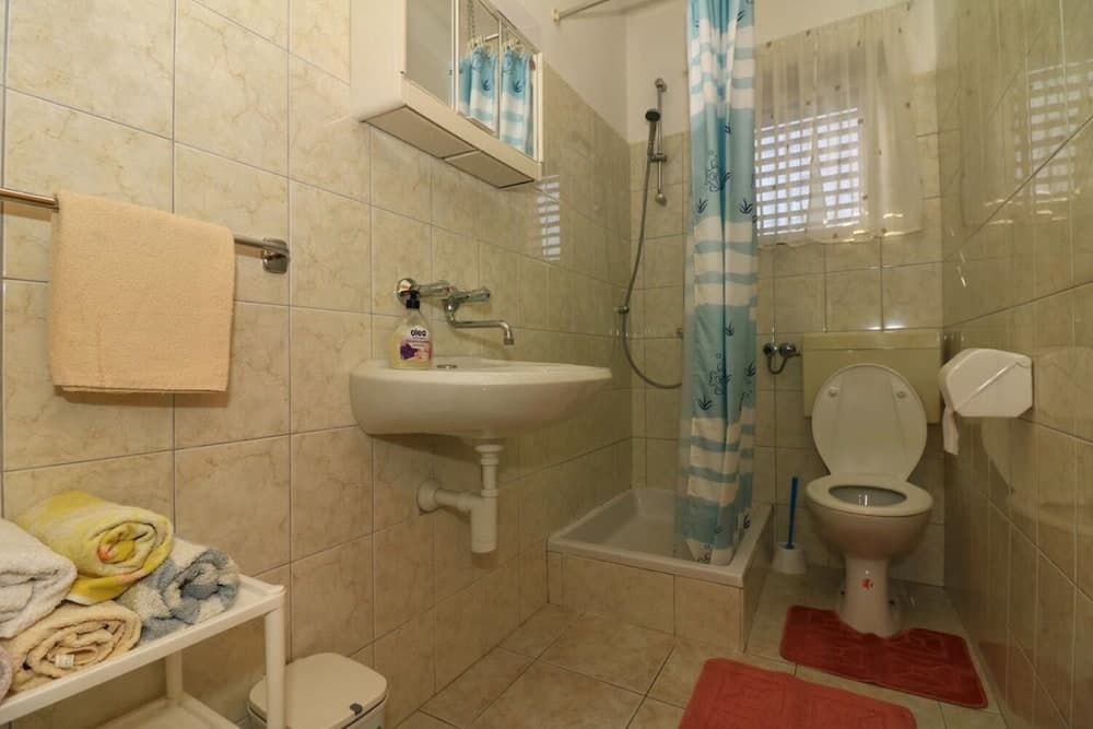 Slavica - Free Parking - A1 Mali