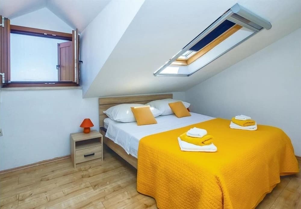 Anabella - Open Swimming Pool - H