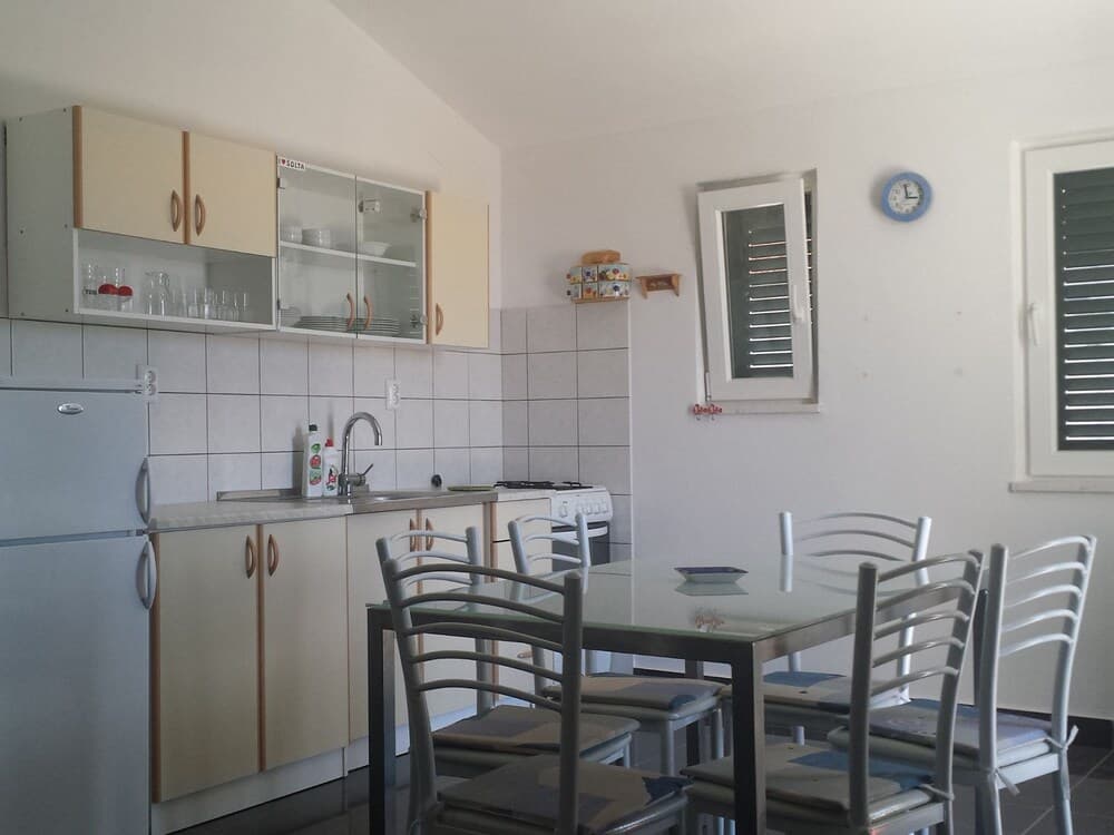 Elizabet - Great Location & Close to the Beach - A1