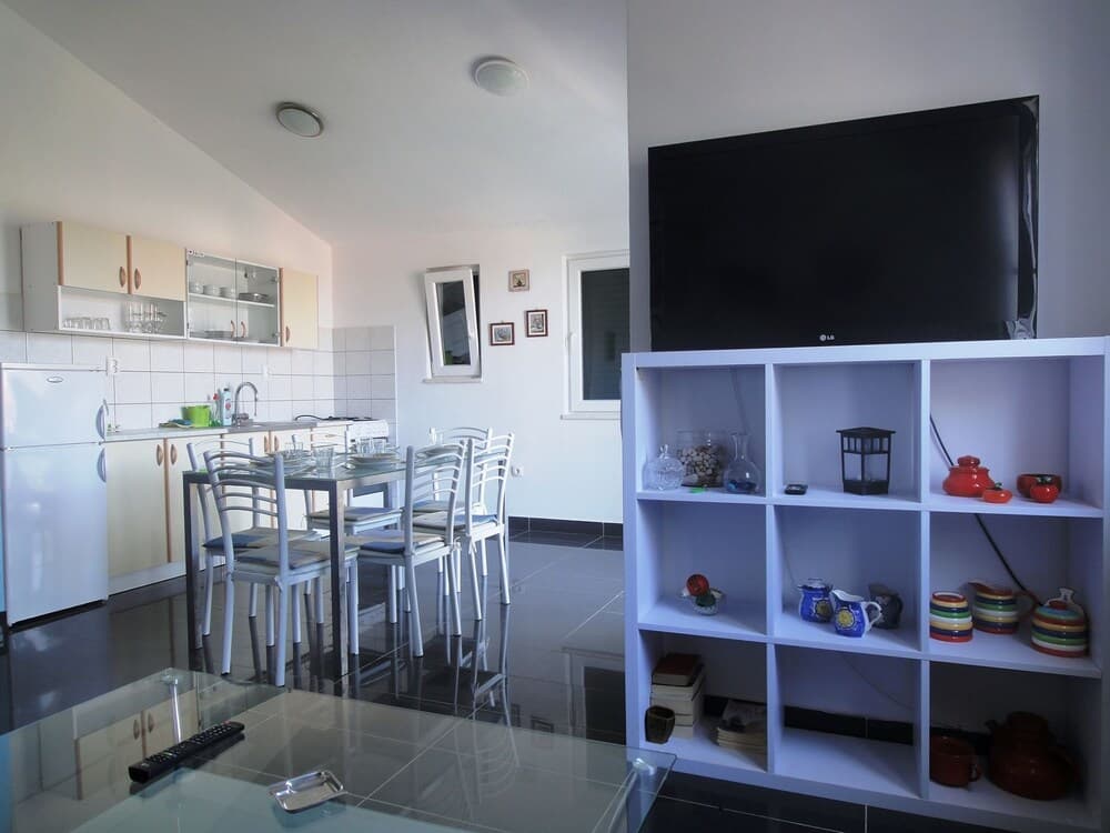 Elizabet - Great Location & Close to the Beach - A1