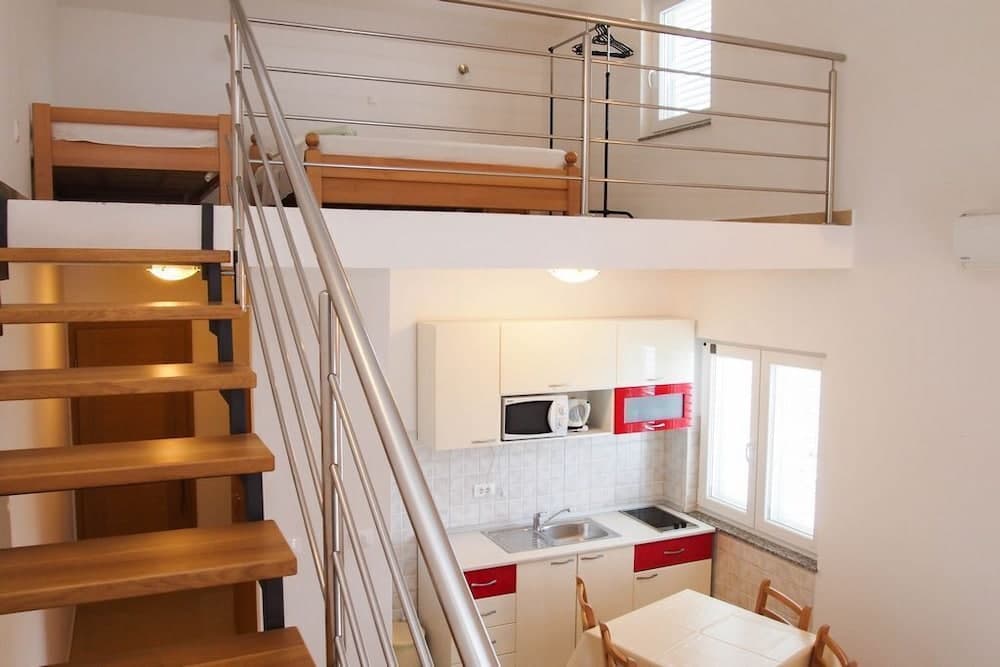 Anka - Amazing Location - SA5