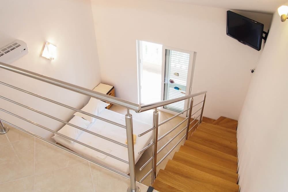 Anka - Amazing Location - SA5