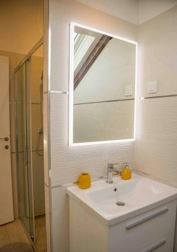 Filip - Vineyard and Large Terrace - SA1 Žuti