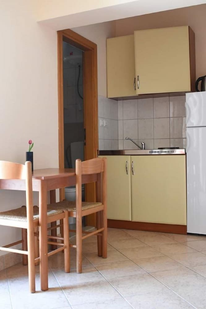 Mir - Close to Beach - SA3