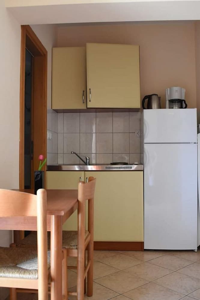 Mir - Close to Beach - SA3