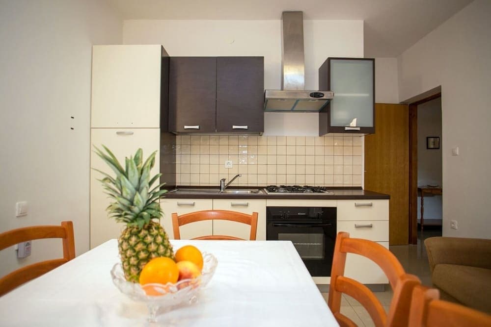 Irena - 100m From the sea - A4 Veliki Prvi kat