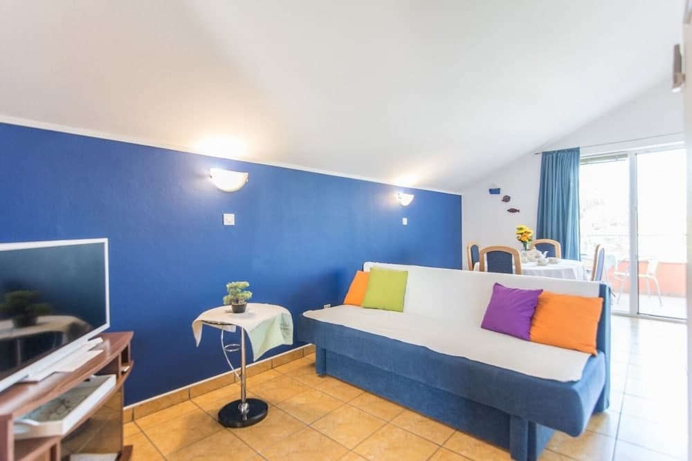 Višnja - Free Parking - B2