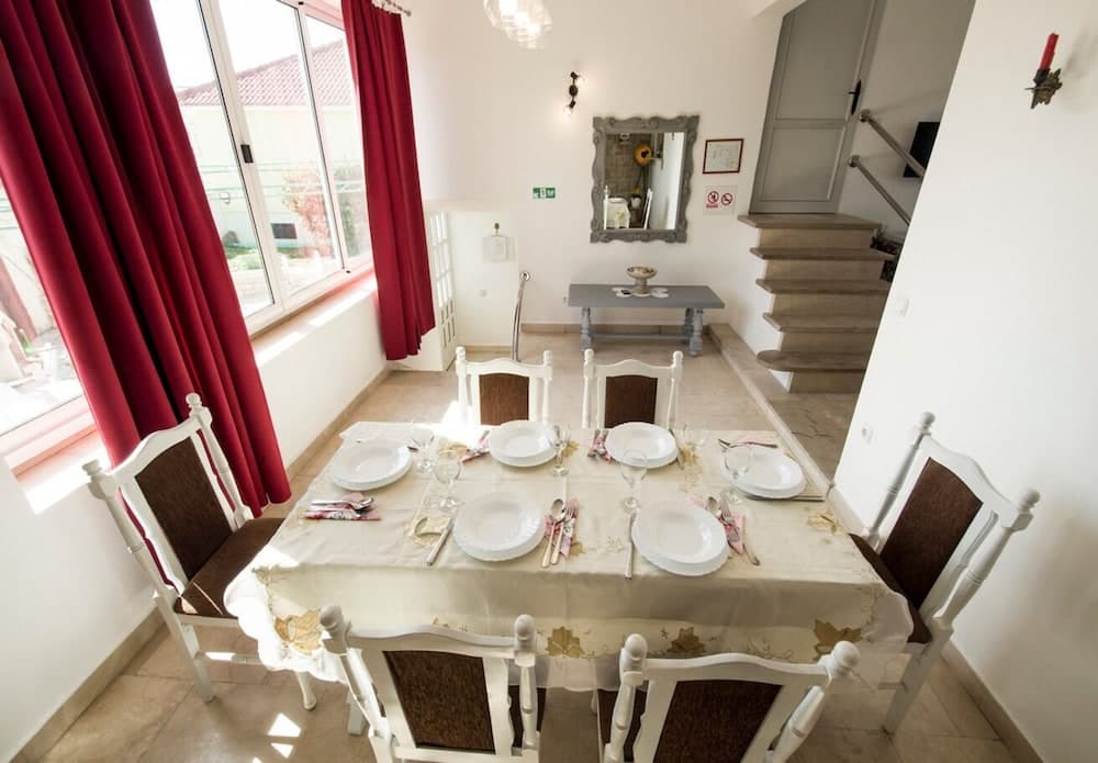 Jaka 2 - With Pool - H