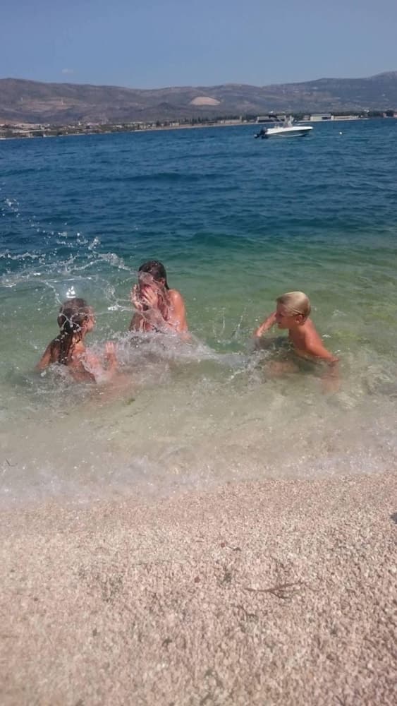 Vini - Direct by the sea and Free Parking - A2