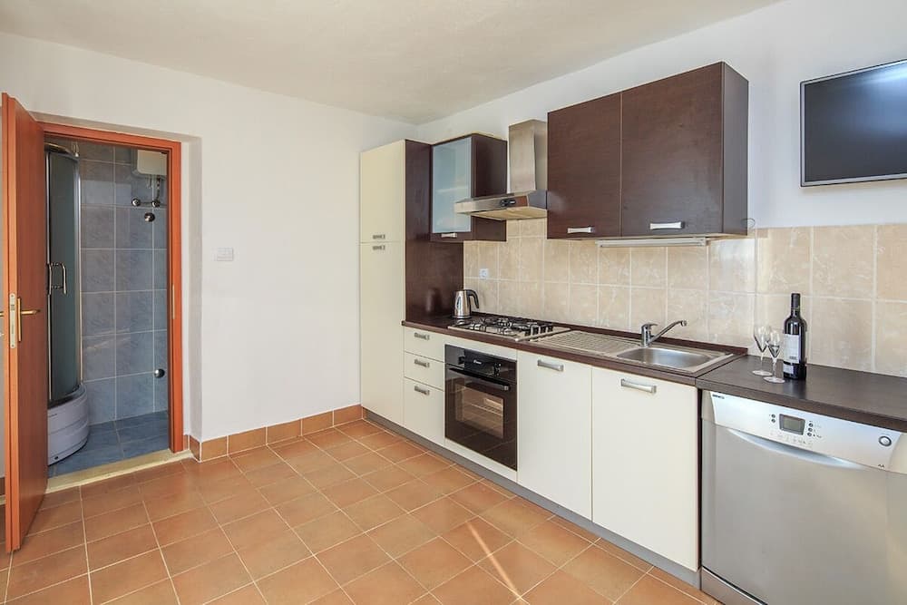 Ante - 6m From the sea - H