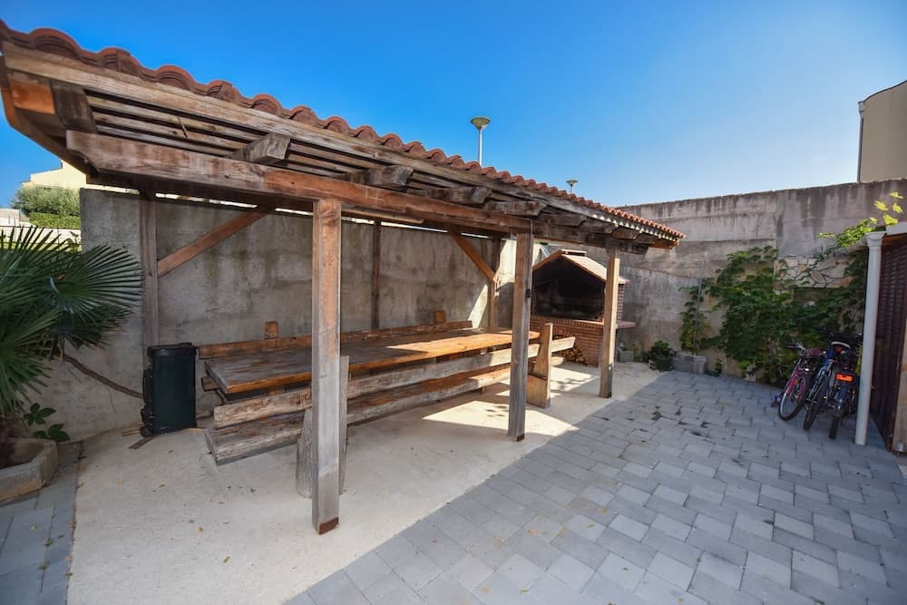 Danka - Free Parking and Grill - A1