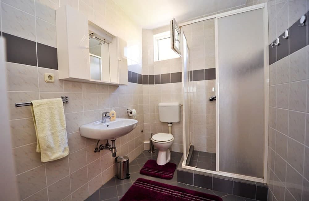 Danka - Free Parking and Grill - A1