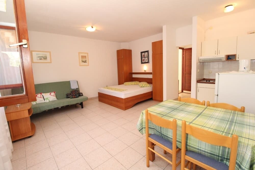 UGA - Perfect Location - SA3 - Ivona