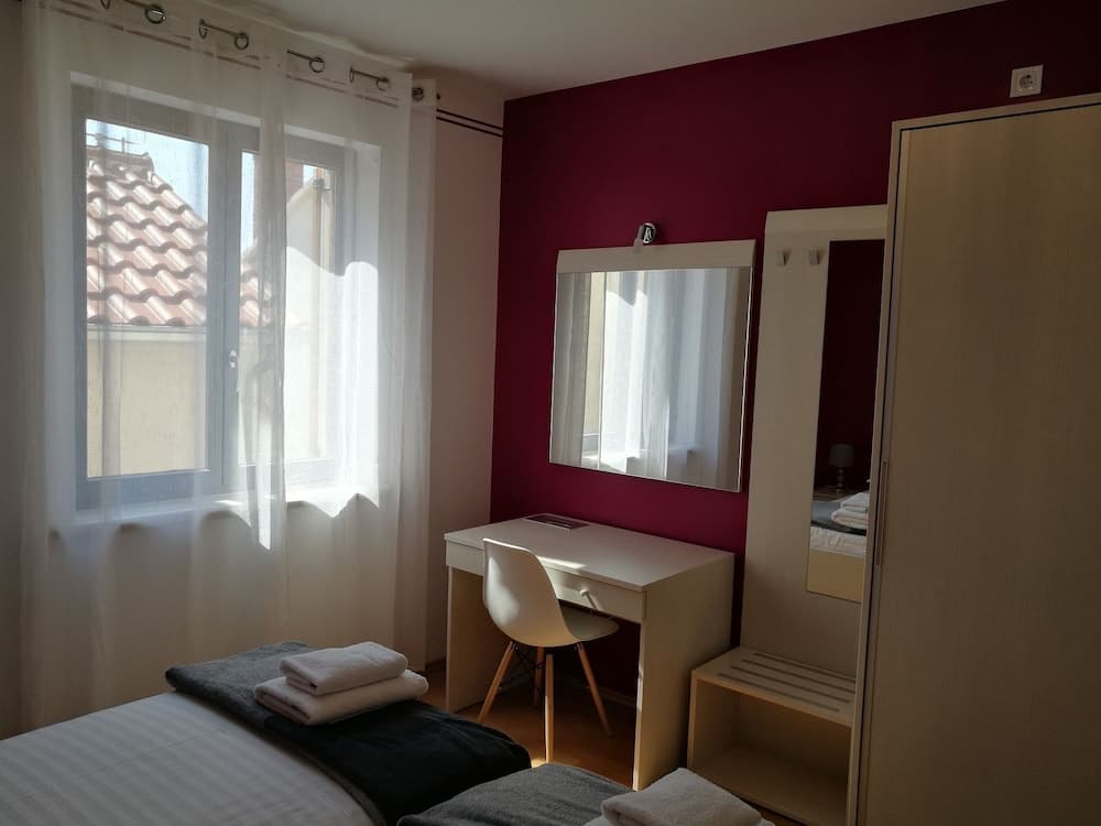 Ton - 200m From the sea - A2