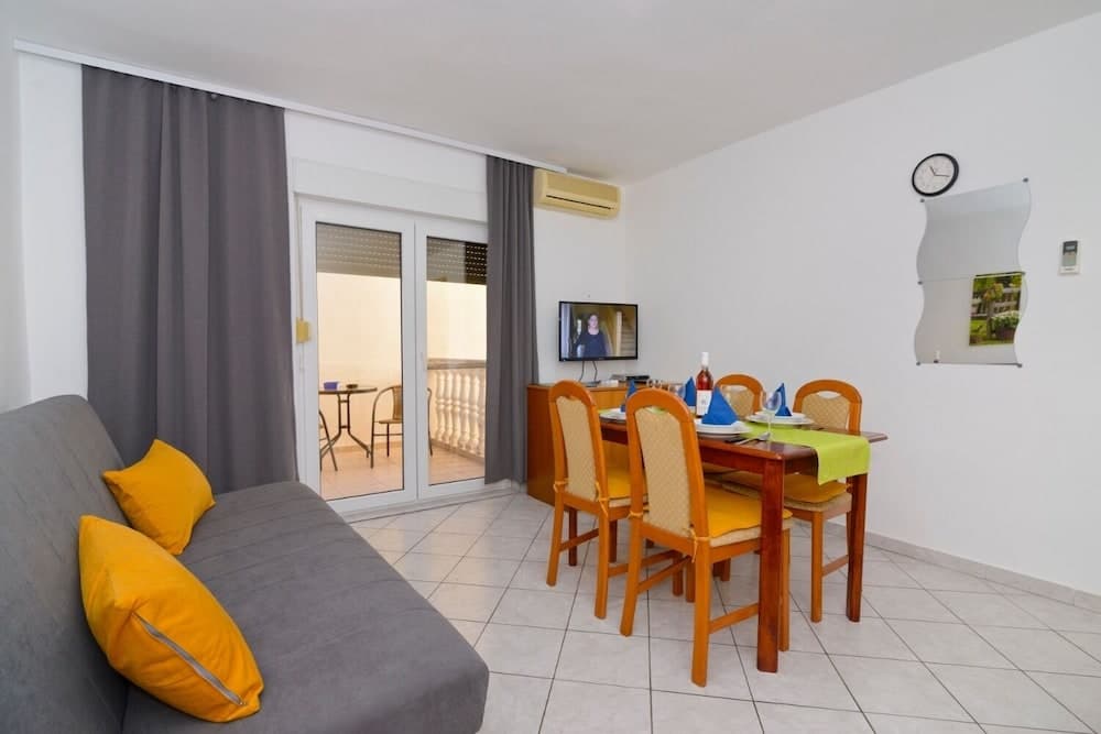 Zora - Garden Terrace and Grill - A2