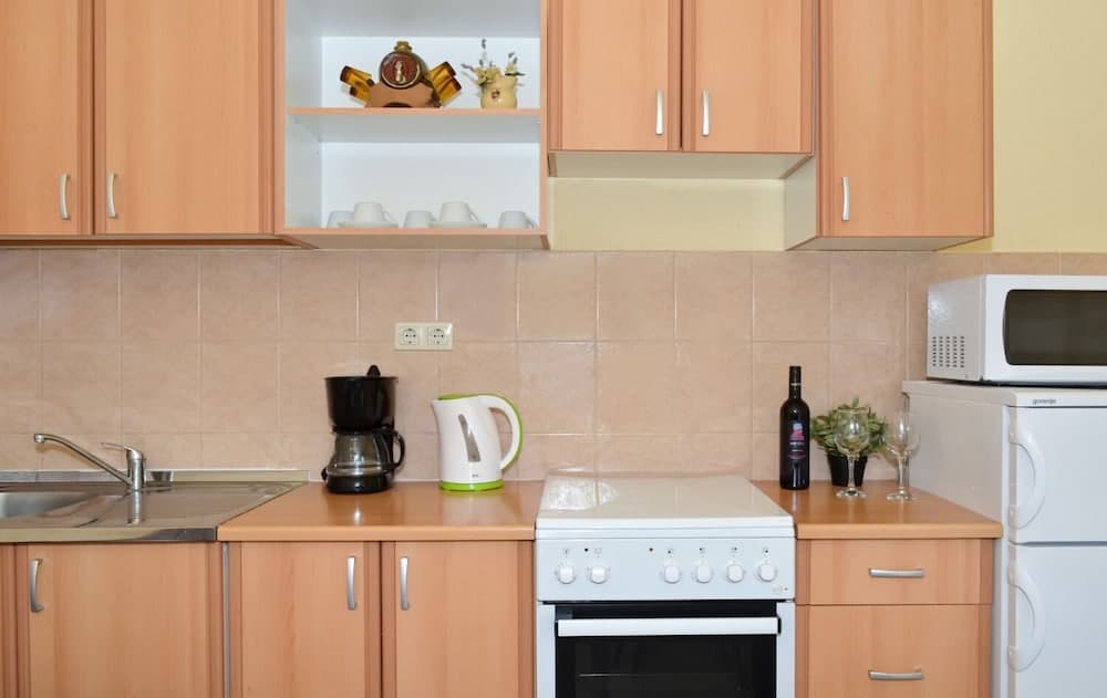 Paž - 28m From the Beach - A2