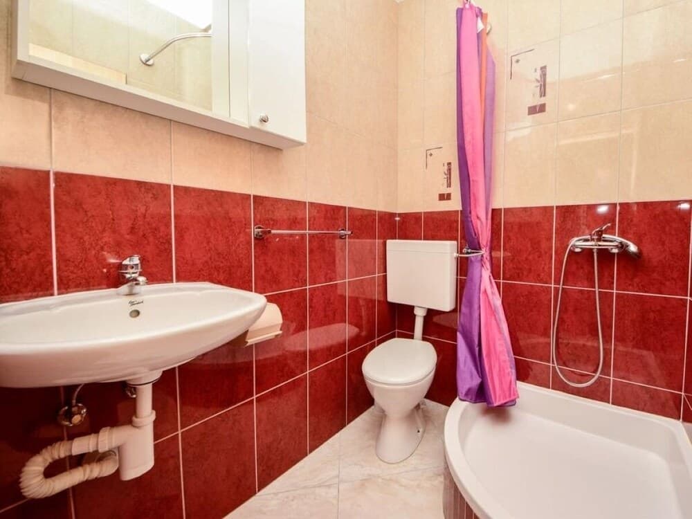 Vini - Direct by the sea and Free Parking - A5