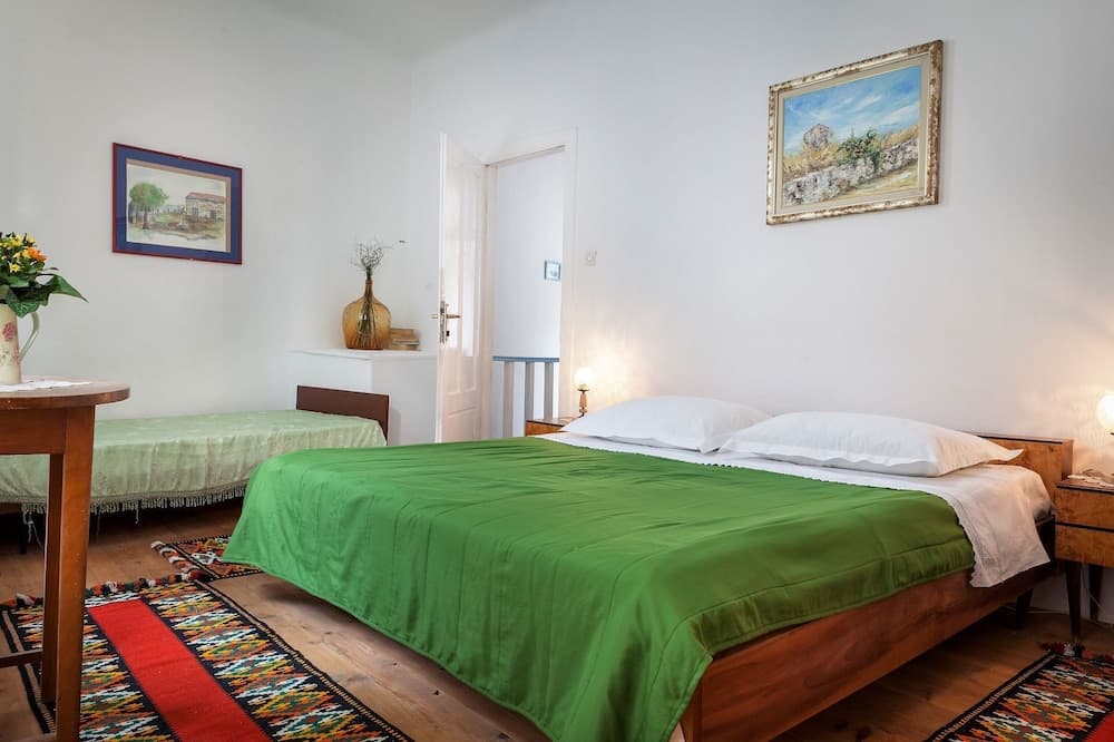 Kuka - 100m From the sea - H