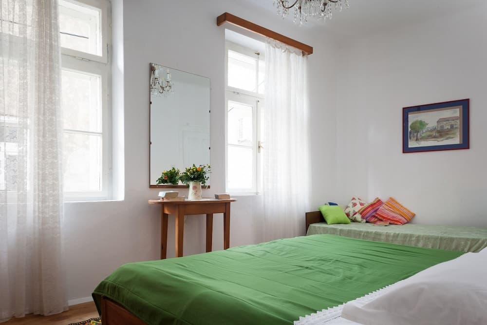 Kuka - 100m From the sea - H