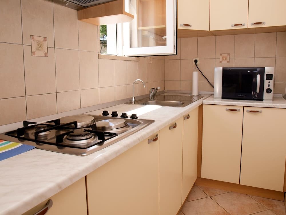 Jela - 50 m From Pebble Beach - A2