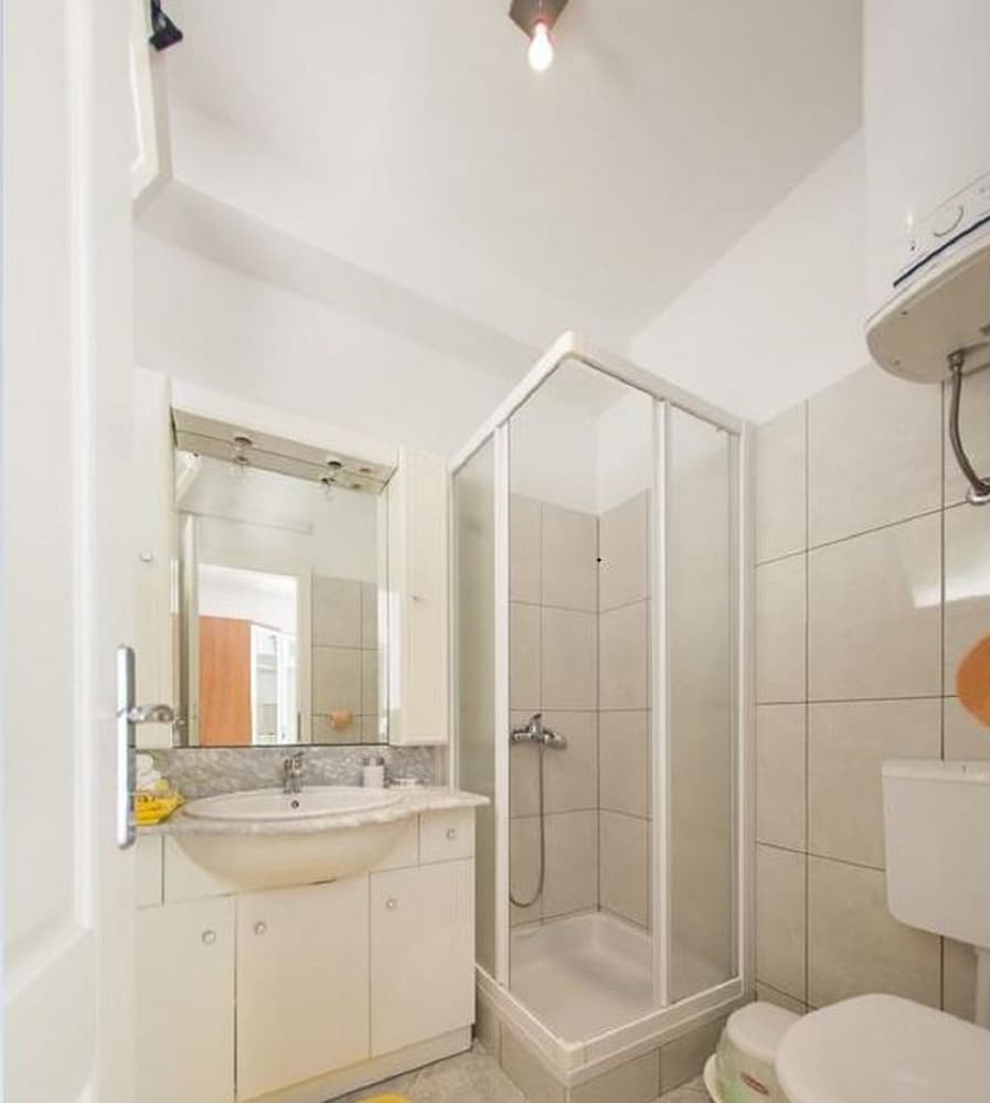 Cvita - 150 m From Pebble Beach - SA1