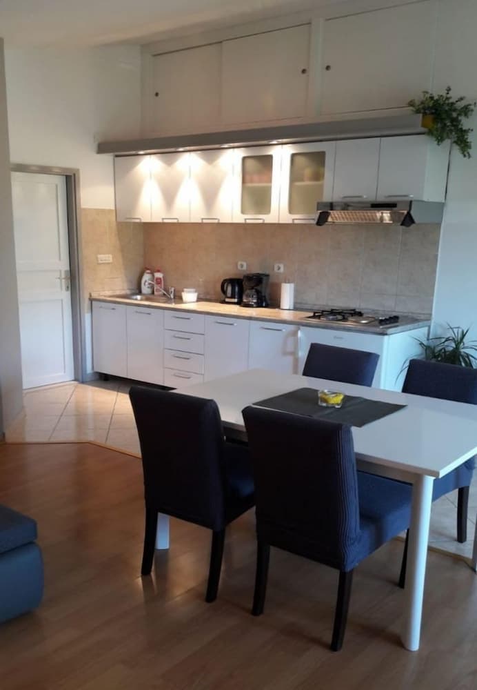 Antisa - With Playground - A1 jug