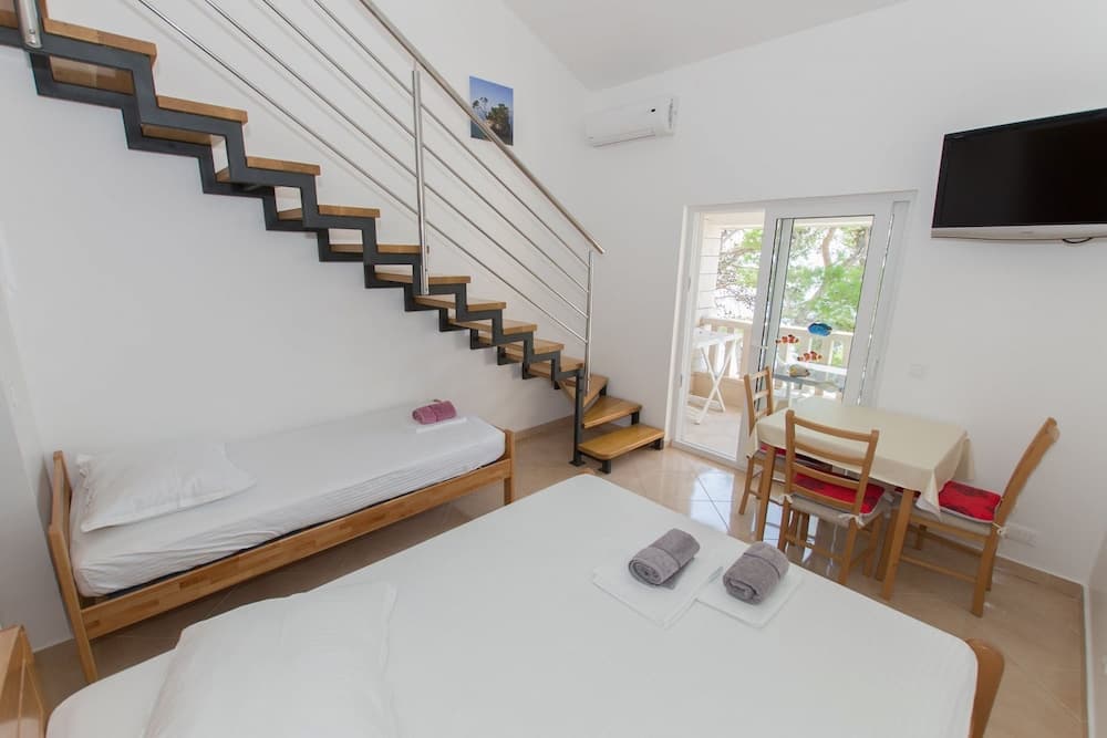 Anka - Amazing Location - SA4