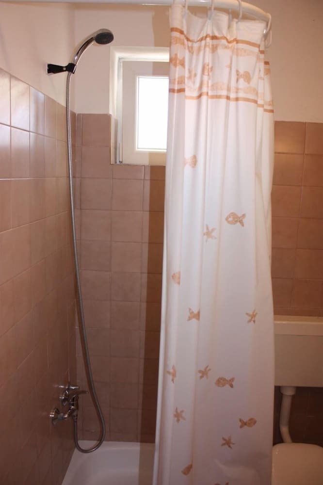 Petri - Close to the sea - A2 Zuti