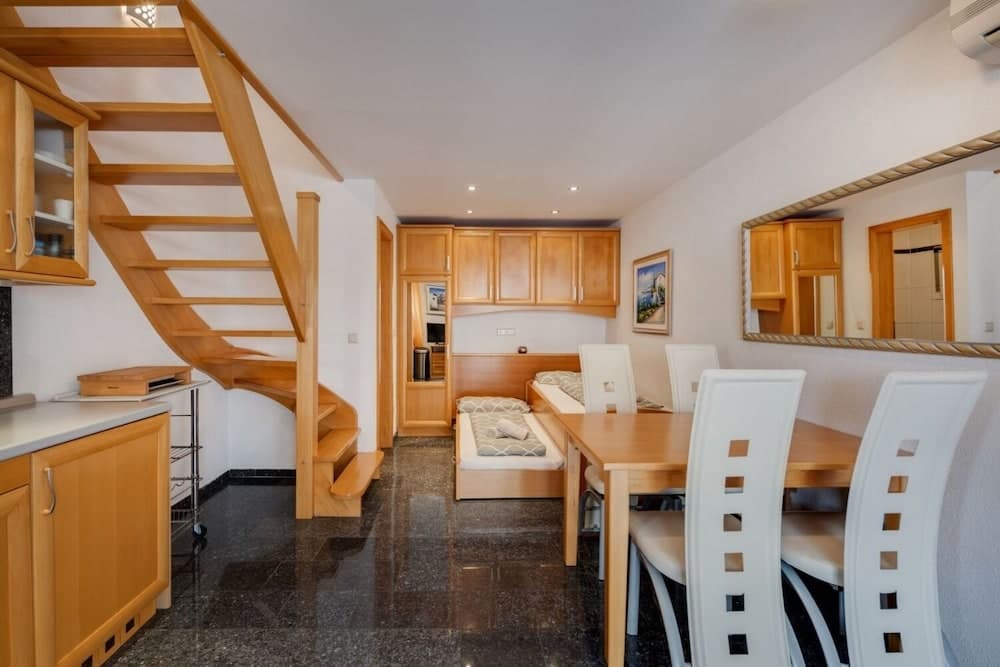 Miro - A2 Maisonette