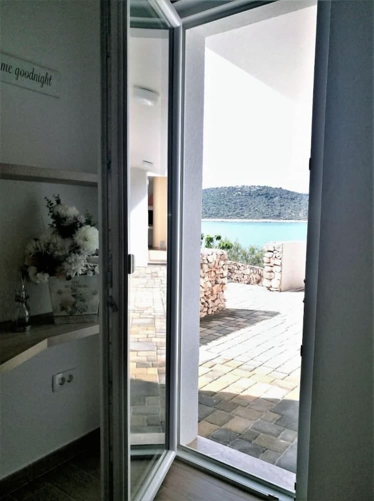 Tih - 20 m From sea - A2 Maslina