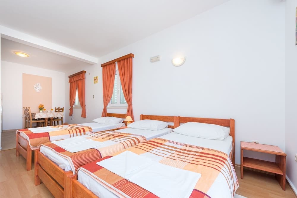 Mat - Free Parking - A1