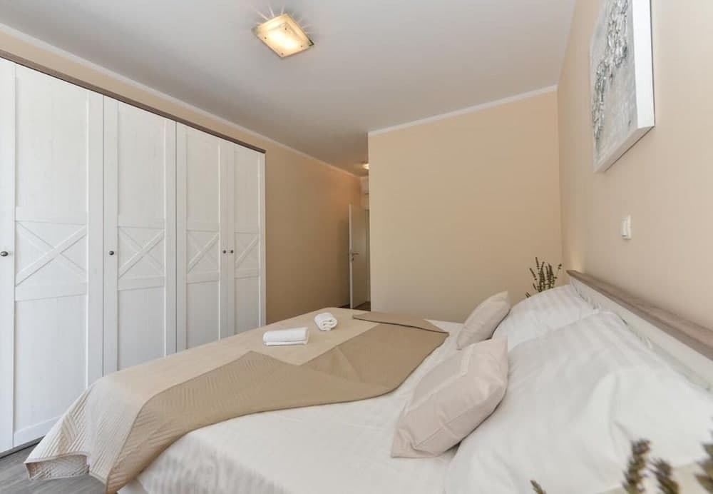 Ani 1 - With Pool - H