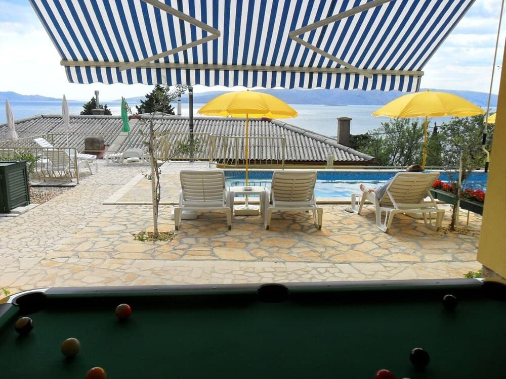 Zlato - With Pool - A4 Mendula