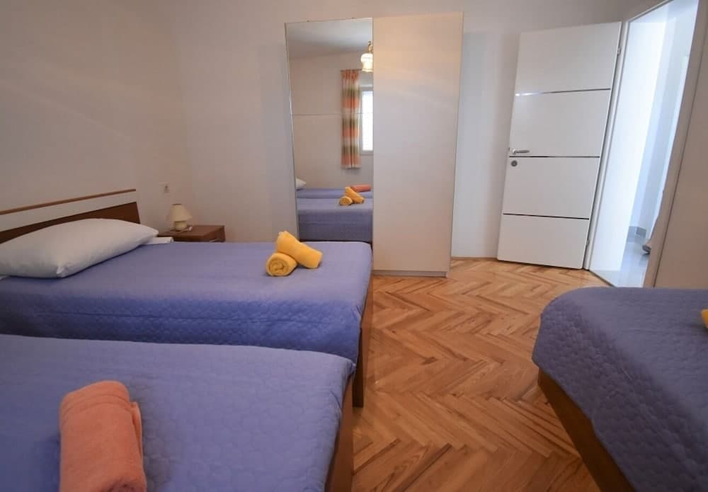 Branka - 80 m From Beach - H