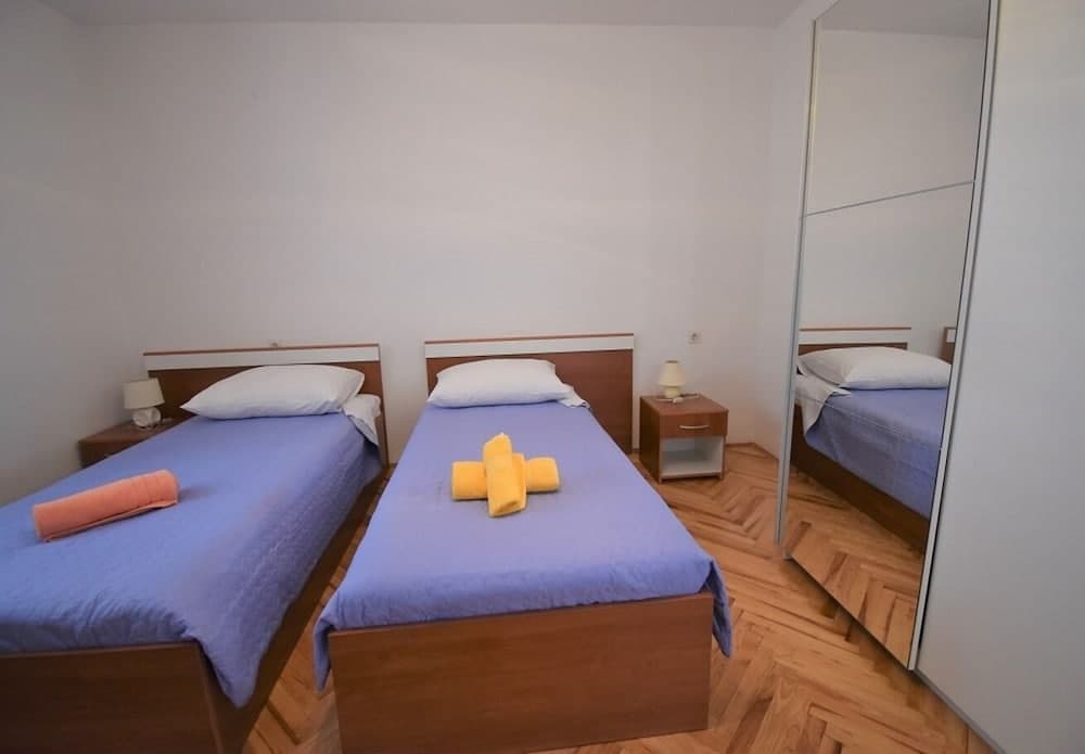 Branka - 80 m From Beach - H