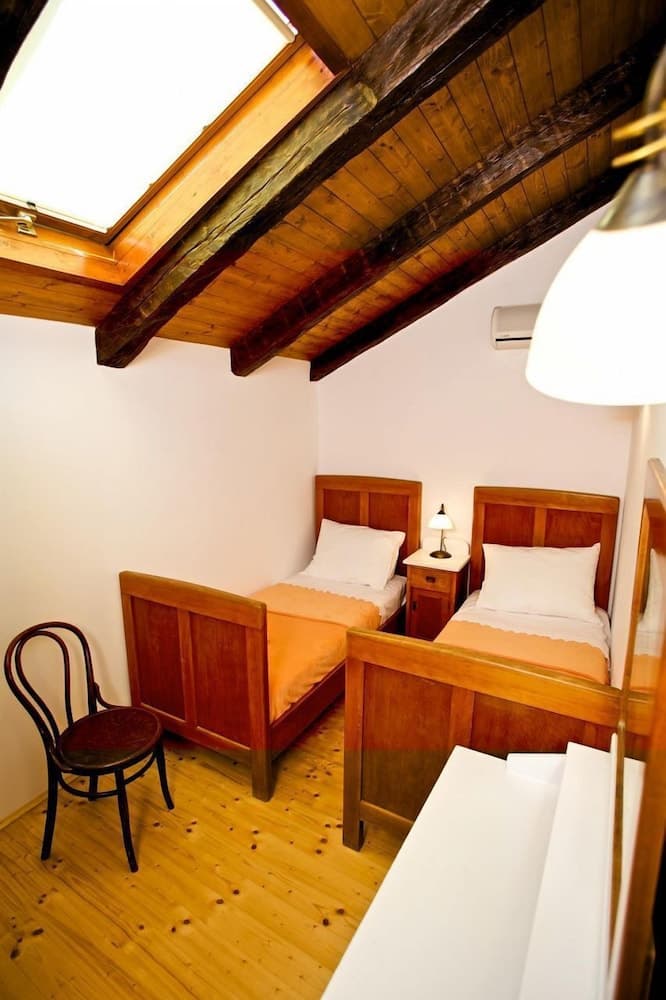 Masa - With Pool - H