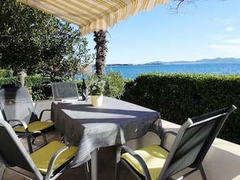 Villa Petar 2 - 10m From sea - H
