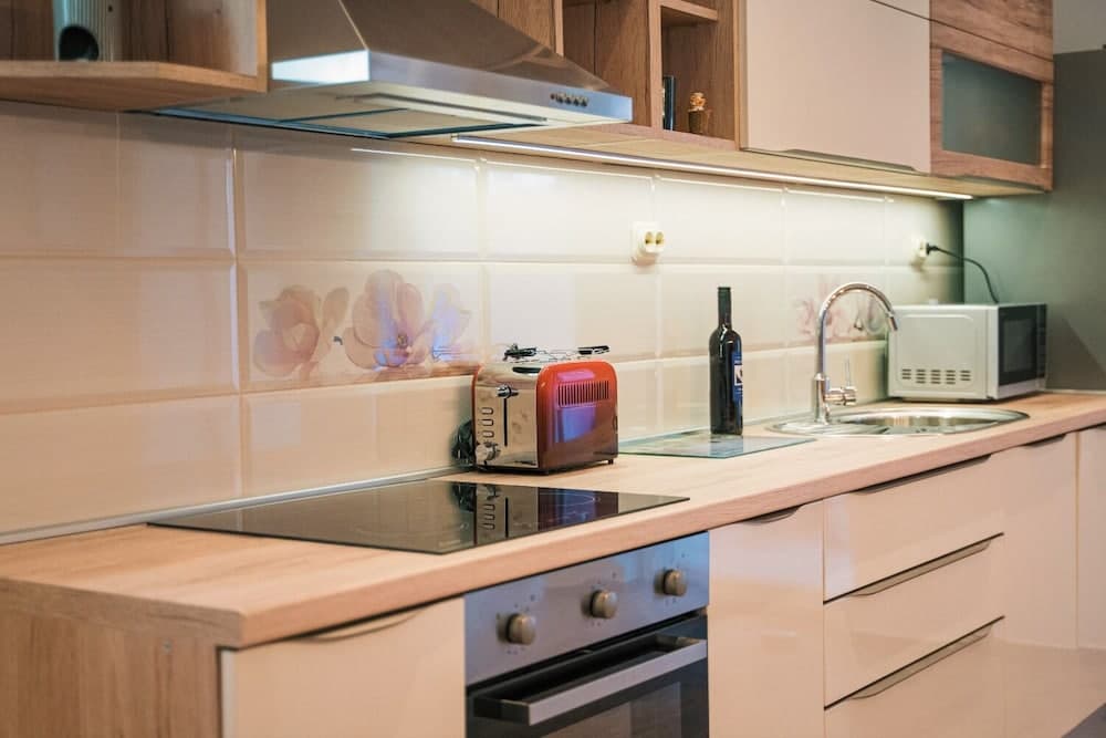 Mary - With Pool - H