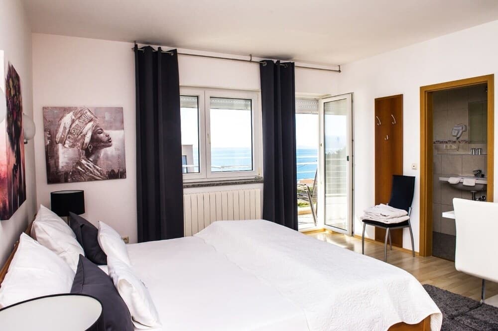 Anka - With Open Jacuzzi - SA4